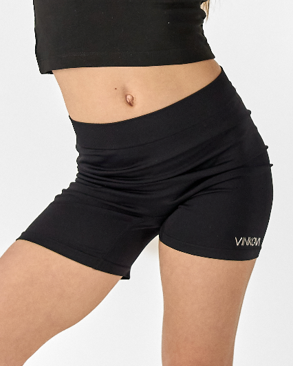 Vinkova Especial Negro RSG-Shorts, Detail von Schnitt und Logo am Bein.