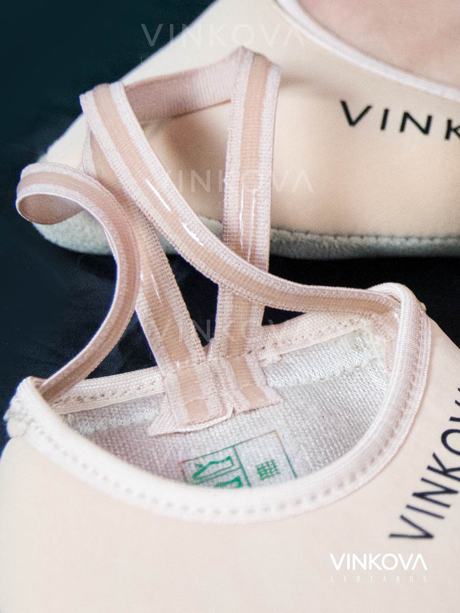 Detail der Silikonbänder und Nähte der Vinkova by Dvillena Halbschuhe.