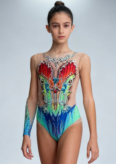 RSG-Anzug in Grün, Blau und Rot mit üppigen Strasssteinen, hautfarbenem Netz und einem langen Ärmel im Fantasy-Stil.
Mehrfarbiger RSG-Anzug mit roten und grünen Details, glänzenden Strasssteinen, hautfarbenem Netz und einem verzierten langen Ärmel mit Farbverlauf.
Rückansicht eines RSG-Anzugs in Grün und Blau mit verteilten Strasssteinen, hautfarbenem Netz und symmetrischen Motiven im Fantasy-Stil.