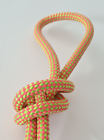 Nylon-Seil für Rhythmische Sportgymnastik in Rosa und Neongelb, FIG-zertifiziert, mit hochsichtbarer Flechtung.
