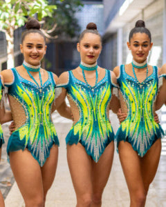 Gimnastas con maillot personalizado amarillo fluor y verde para Alaia
