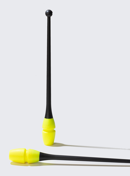 Par de mazas de rítmica plástico y caucho cabezal amarillo y cuerpo negro