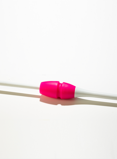 Ineinandersteckbare und FIG-zertifizierte Keulen in Weiß und Rosa, hochwertiges Handgerät für Gymnastinnen.