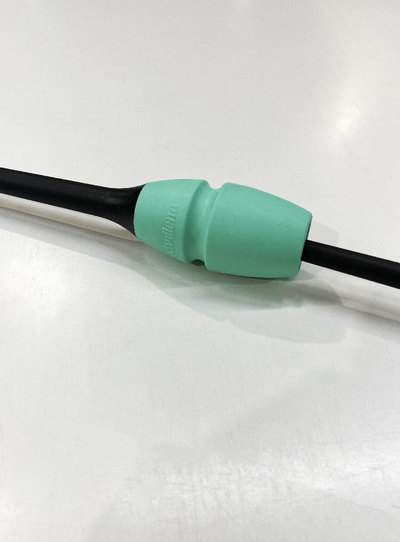 FIG-zertifizierte ineinandersteckbare Keulen in Schwarz und Mint, Detailansicht.