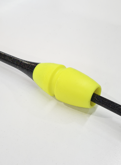 FIG-zertifizierte Wettkampfkeulen 45 cm, Schwarz-Glitzer und Gelb.