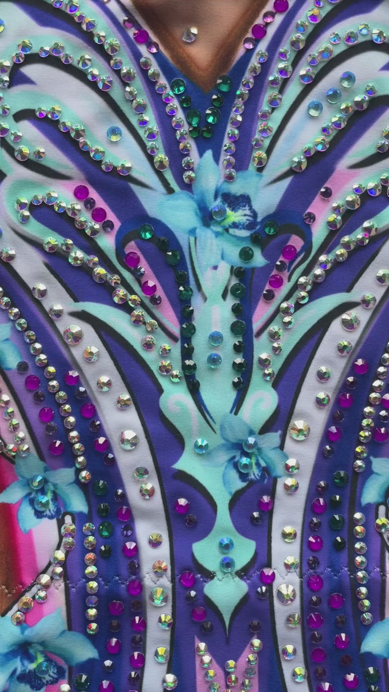 Maillot profesional elástico sin mangas con falda de picos verde menta y strass.