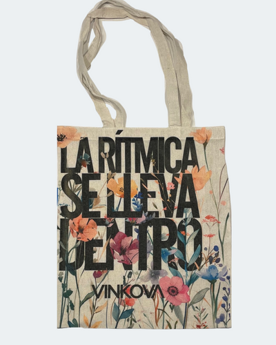Vinkova Stofftasche mit Blumen und spanischem Markenspruch, Gesamtansicht.